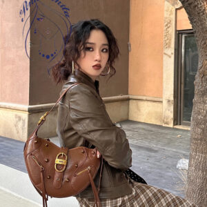 ? Cartera de Cuero Estilo Retro - Modelo Media Luna con Detalles Dorados